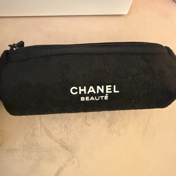 Chanel Beauté 3 piece Cosmetic Case Set - Picture 4 of 9